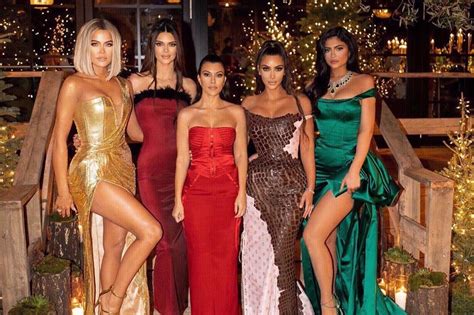 Kim Kourtney And Khloe Kardashian Shut Down Social Media With Kylie