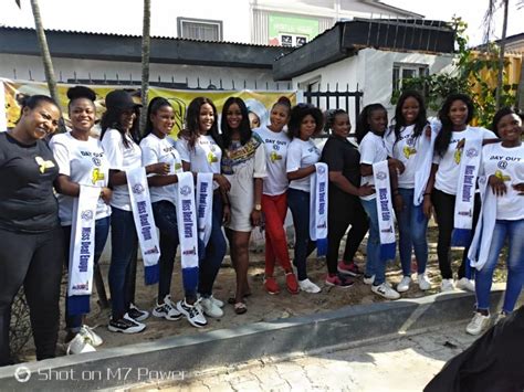 Bbnaija Ike Hangs Out With Contestants Of The Most Beautiful Deaf Girl