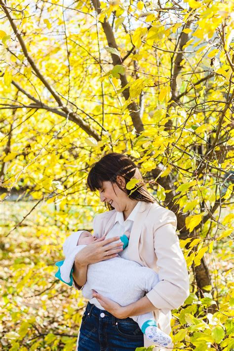 Premium Photo Mom With A Baby A Small Boy Walks In The Fall In The