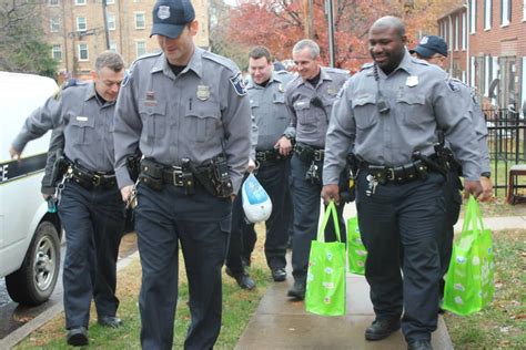 Alexandria Police Distribute Thanksgiving Meals Del Ray Va Patch