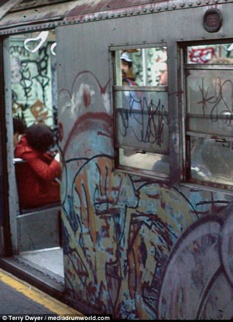 Vintage Pictures Of New York In The 1970s Show The Raw Life Of The City