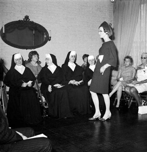21 Vintage Photos Of Nuns Letting Their Habits Down Nuns Habits Nun Catholic History Daily