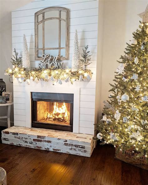20 Beautiful Farmhouse Fireplace Mantel Decorations You Will Feel Cozy