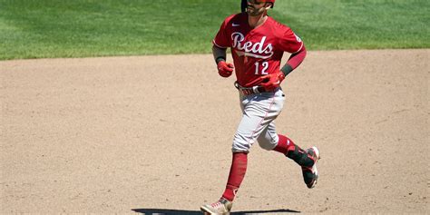 Naquins 3 Run Homer In 9th Gives Reds 10 7 Win Over Twins