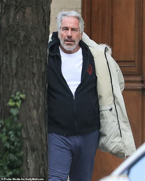 Jeffrey Epstein Spends 23 Hours A Day In A Moldy Prison Cell With Rats