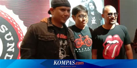 Belum ada info detil tentang single ini. Lirik dan Chord Lagu Lain Dunia - Padi