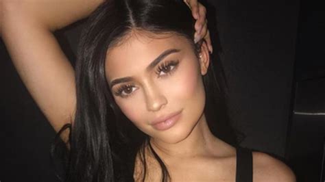 Kylie Jenner Reportedly Self Conscious About Her Pregnancy Body Access