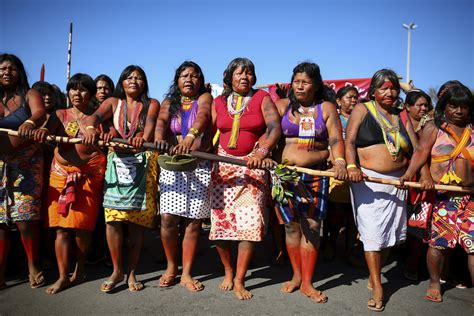 Indígenas Em Brasília E Atos Da Educação Pelo Brasil Veja As Fotos Da Semana Poder360