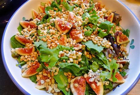 Cuisinenv Mixed Green Salad With Figs Blue Cheese And Pine Nuts