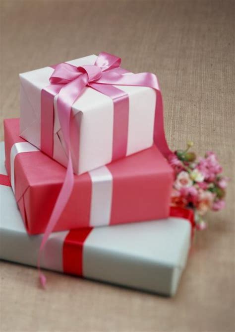 Jika hari ulang tahun kelahiran pasangan anda kalau admin mengatakan ada 5 hadiah yang disukai oleh perempuan, tapi saya mengatakan ada 6. Hadiah luar biasa untuk seorang gadis