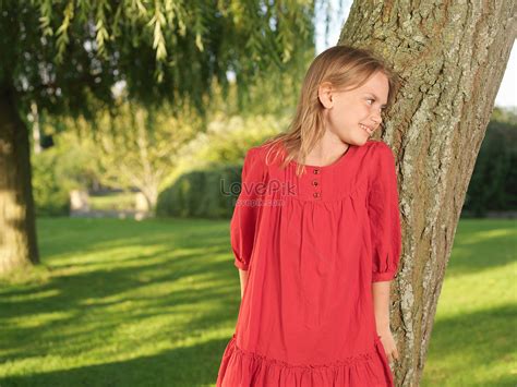 Girl Hiding Behind The Tree Picture And Hd Photos Free Download On Lovepik