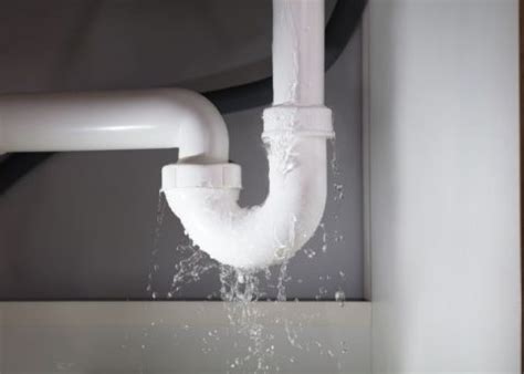 But if the sink is draining slowly, you might need to close the stopper the mixture creates a cleansing foam that can dislodge most of the debris so that it washes away when you pour in more boiling water about 10 minutes later. Kitchen Sink Leaking From Drain 5 Min Easy Fix You Can DIY
