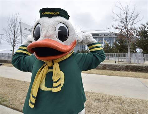 The Oregon Duck Mascot Once Scared Children And Students For The Win