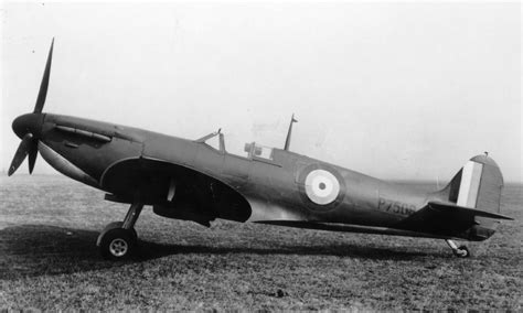 Supermarine Spitfire Mk Iia P7508 World War Photos