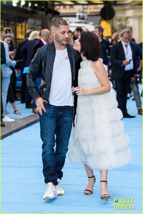 Photo Tom Hardy Charlotte Riley Swimming With Men Premiere 11 Photo 4110755 Just Jared