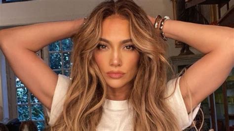 ¡de Infarto Jennifer Lopez Comparte Sexy Selfie En Traje De Baño Y
