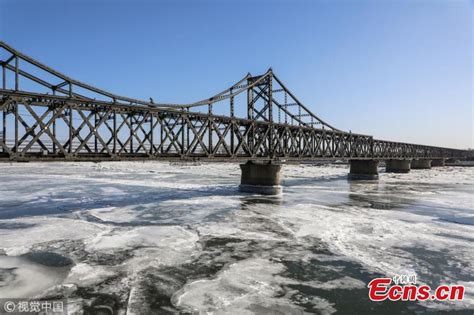 Low temperatures freeze Yalu River(1/4)