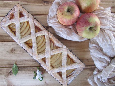 Crostata di mele e marmellata di albicocche - Mangioridoamo