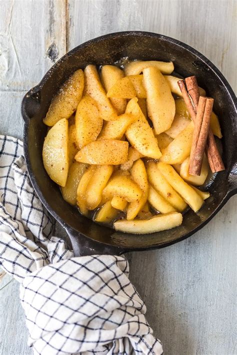 It absorbs some moisture that keeps crust crisp. Fried apples recipe in a cast iron skillet | Fried apples ...