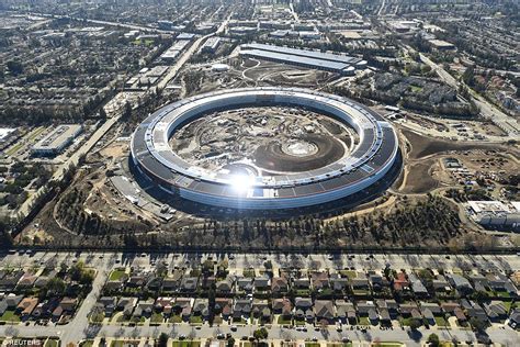 Stunning Footage Reveals Development Of Apples New Campus Daily Mail
