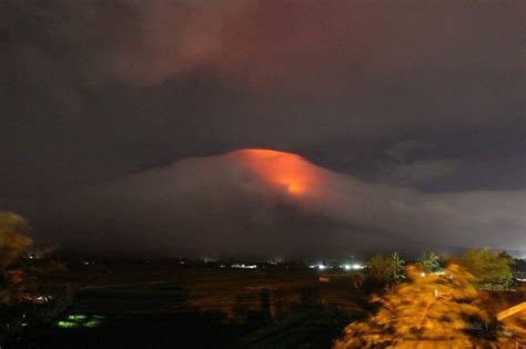 Hazardous Mayon Eruption Feared As Residents Evacuate Abs Cbn News
