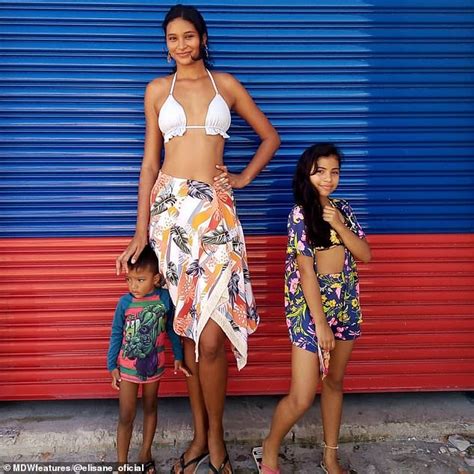 Seven Foot Tall Model Named Brazil S Tallest Woman Is Married To A