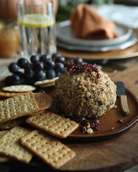 Cranberry Blue Cheese Ball Wellington Crackers