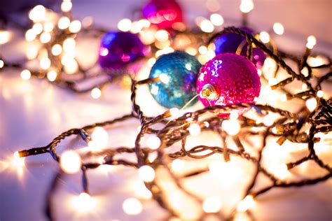 16 Gorgeous Christmas And Holiday Themed Bokeh Wallpapers