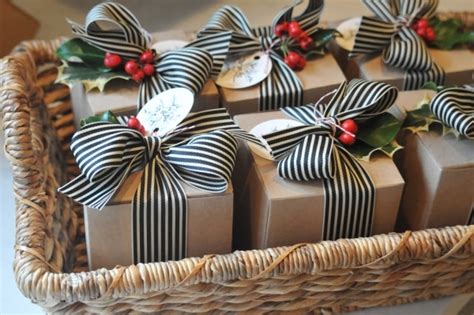 A gourmet gift box makes for delighted appreciation and fond memories. 20 Cute Ideas for Packaging Christmas Cookies - thegoodstuff