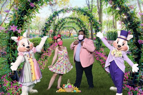 Get A Virtual Easter Photo With Mr And Mrs Bunny At Disney Springs