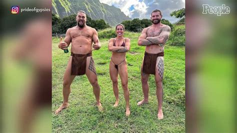 People On Twitter Jason Momoa Bares His Butt Again Wearing Only
