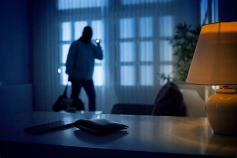 5 Signs Your Home Could Be An Easy Target For Burglars