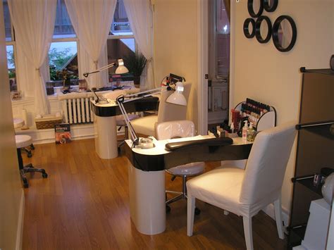 This Space Offers Much Inspiration For A Home Nail Salon Decorating