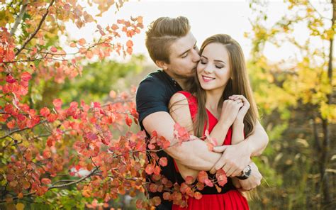 Beautiful Loving Couple Romance In Nature Autumn Leaves Hd Wallpaper