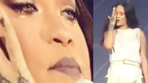 Rihanna Breaks Down Crying On Stage Hollywire Youtube