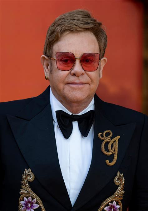 Born 25 march, 1947, as reginald kenneth dwight, he started to play the piano at the early. Elton John: "Ich will meine Kinder aufwachsen sehen" | GALA.de