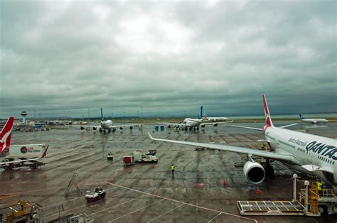 Crash Delays Auckland Airport Traffic. three car crash is causing delays