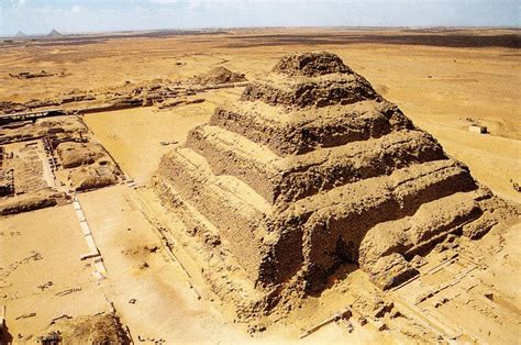 Piramida Schodkowa Dżesera W Sakkarze With Images Egipt Starożytny