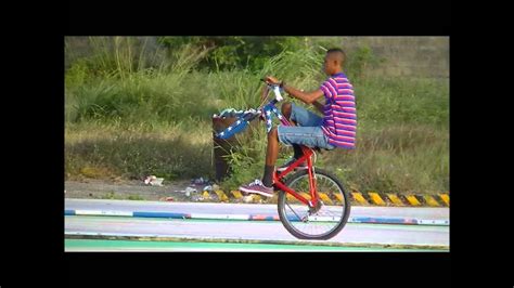 The first thought that will come on your mind will be the front wheel is broken so he is waiting for help. "Rico"- Bicycle wheelie with no front wheel. - YouTube