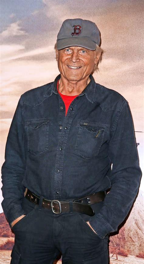 After being discovered by italian filmmakers, he appeared in his first major film. Auch ohne Brücke: Terence Hill besucht Worms