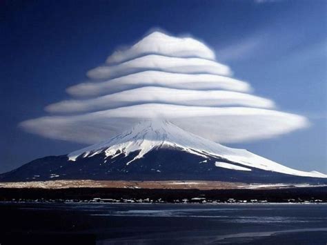 Lenticular Clouds Over Mount Fuji Fenômenos Naturais Natureza Bela