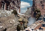 Soviet troops make their way through the rubble of Stalingrad, 1942 : r ...