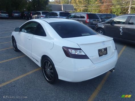 2007 White Honda Civic Si Sedan