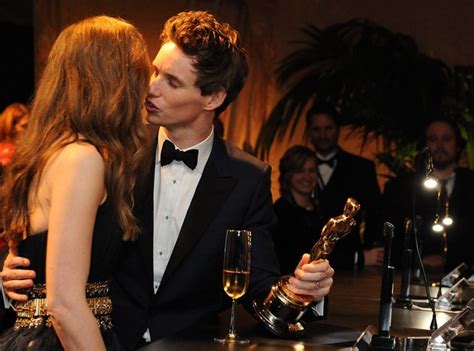 Eddie Redmayne Kisses His Wife Hannah Bagshawe Governor S Ball 2015 Oscar 2015 Smooth