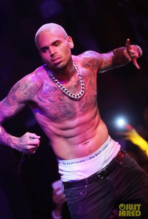 Celeb Saggers Chris Brown S Hot Shirtless Sag In 2020 Chris Brown