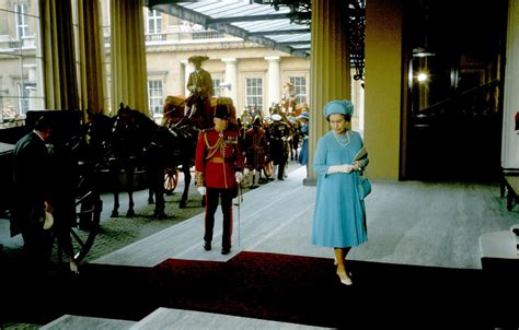 Queen Elizabeth Ii Ihre Berühmtesten Looks Brigittede