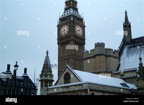 Big Ben And The Houses Of Parliament With Snow London Stock Photo Alamy