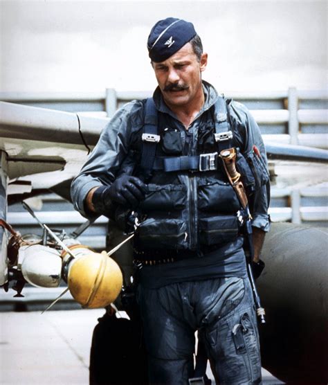 File:Robin Olds during vietnam war.jpg - Wikipedia