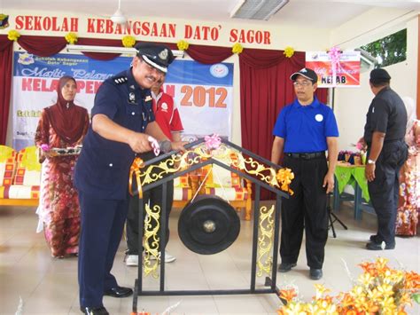 Pelaksanaan kelab pencegahan jenayah di semua sekolah ditentukan dan dipantau oleh: .Sekolah Kebangsaan Seri Iskandar: Kelab Pencegahan ...