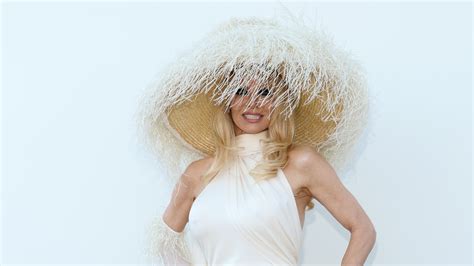 Pamela Anderson Has A New Fluffy Hat—and This One Is Jacquemus